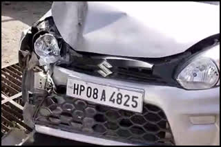 bus and car collide in Oachghat