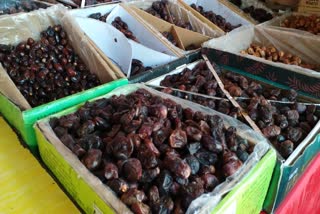 Dates came from Gulf countries in Burhanpur market