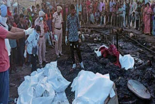 fire in a slum near garbage dump near Makkar Colony in Ludhiana, Family members died in Ludhiana, Ludhiana fire broke news, Ludhiana crime news, ಲುಧಿಯಾನ ಕಸ ಡಂಪ್​ ಮಾಡುವ ಬಳಿ ಕಾಣಿಸಿಕೊಂಡ ಬೆಂಕಿ, ಲುಧಿಯಾನದಲ್ಲಿ ಬೆಂಕಿ ಅವಘಡದಲ್ಲಿ ಕುಟುಂಬಸ್ಥರ ಸಾವು, ಲುಧಿಯಾನದಲ್ಲಿ ಬೆಂಕಿ ಅವಘಡ, ಲುಧಿಯಾನ ಅಪರಾಧ ಸುದ್ದಿ,