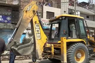 Bulldozer going on even after order of Supreme Court
