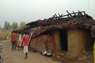 Dabangs set fire to house in Latehar