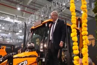 uk pm boris johnson visits jcb factory at halol in gujarat