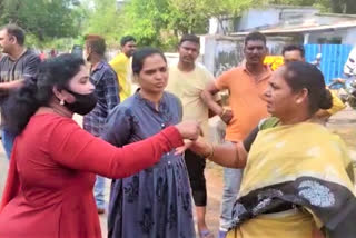 woman fight for husband in yellandu