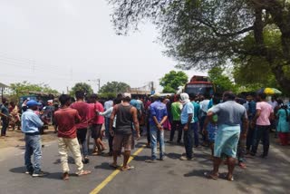 Blocking National Highway In Purulia