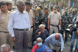 Jahangirpuri bulldozed NDMC anti encroachment drive  CPI leaders D Raja Binoy Vishwam Annie Raja visit Delhi Jahangirpuri C block  CPI leadership stopped at Jahangirpuri  ജഹാംഗീര്‍പുരി കൈയ്യേറ്റം  ജഹാംഗീര്‍പുരി സിപിഐ  സിപിഐ നേതാക്കള്‍ ജഹാംഗീര്‍പുരിയില്‍