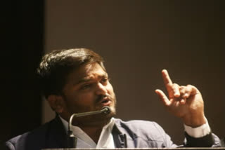 Congress worried over Hardik Patel's praise for BJP