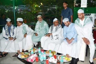 CM Nitish Kumar in RJD Iftar Party  Iftar Party at Rabri Home  patna news  ആർജെഡി  മുഖ്യമന്ത്രി നിതീഷ് കുമാർ  രാഷ്ട്രീയ ജനതാദൾ  മുൻ മുഖ്യമന്ത്രി റാബ്രി ദേവി  മുൻ മുഖ്യമന്ത്രി റാബ്രി ദേവിയുടെ വസതിയിൽ ഇഫ്‌താർ വിരുന്ന്