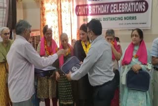 Laying foundation stone of lift at Senior Citizens Council Community Center of Green Park Extension