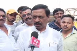 Shiv Sena leader Vinayak Raut on navneet rana