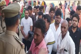 people in a family killed in prayagraj  prayagraj murder  പ്രയാഗ്‌രാജ് കൊലപാതകം  വീട്ടിൽ കയറി കൊലപ്പെടുത്തി