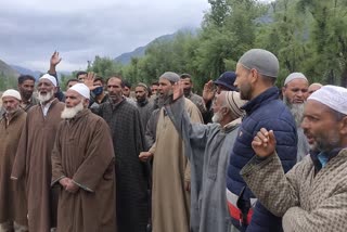 Protest Against Education Department: چوگنڈ، ویری ناگ میں محکمہ تعلیم کے خلاف احتجاج