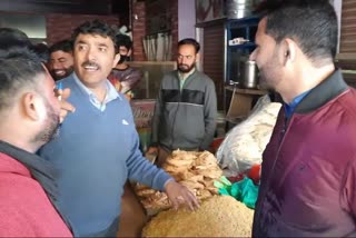 Handwara market Checking Drive: مارکیٹ چیکنگ ڈرائیو کے دوران دکانداروں پر جرمانہ عائد