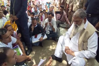 anil vij meet protesting workers