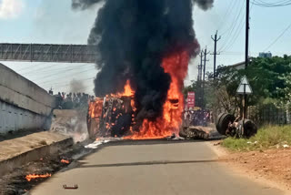 lorry accident near karumathampatti  lorry accident  karumathampatti lorry accident  paint lorry accident  லாரி விபத்து  கருமத்தம்பட்டி லாரி விபத்து  தீப்பிடித்து எரிந்த லாரி  கருமத்தம்பட்டியில் திடீரென தீப்பிடித்து எரிந்த லாரி