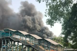 रेलवे गोदाम में भीषण आग