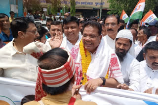 supporters-welcome-ripun-bora-after-he-returns-to-assam-as-tmc-state-president