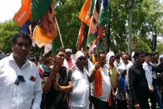yuva swabhimani party protest