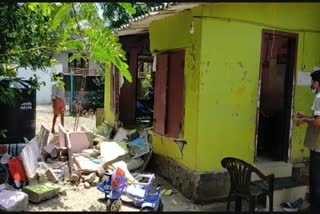 Angan vadi  A child was injured when the wall of the anganwadi collapsed  anganwadi collapsed  anganwadi collapsed a child was injured  അങ്കണവാടി കെട്ടിടത്തിന്‍റെ ഭിത്തി ഇടിഞ്ഞുവീണു  അങ്കണവാടി കെട്ടിടത്തിന്‍റെ ഭിത്തി ഇടിഞ്ഞുവീണു; ഒരു കുട്ടിക്ക് പരിക്ക്  അങ്കണവാടി  അങ്കണവാടി ഭിത്തി ഇടിഞ്ഞുവീണു