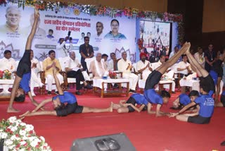 Bhupesh Baghel joined Yogasan competition