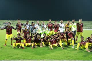 Santosh trophy Karnataka beat Gujarat enters semi final  Santosh trophy Karnataka beat Gujarat by 4 goals entered to semi final  സന്തോഷ് ട്രോഫി ഗുജറാത്തിനെ തകർത്ത് കര്‍ണാടക സെമിയിൽ എതിരാളി കേരളം  ഗുജറാത്തിനെതിരെ എതിരില്ലാത്ത നാല്‌ ഗോളുകള്‍ക്കാണ് കര്‍ണാടകയുടെ ജയം.  Karnataka beat Gujarat in Santosh trophy  Karnataka vs Gujarat  സന്തോഷ് ട്രോഫി 2022  75th Santosh trophy  സന്തോഷ് ട്രോഫി വാർത്തകൾ  Santosh trophy semi final lineup  കര്‍ണാടക സന്തോഷ് ട്രോഫി സെമിയിൽ