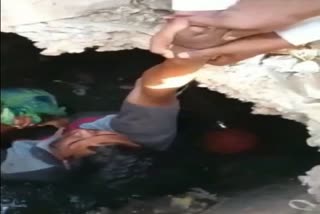 ghaziabad girl fall in sewer