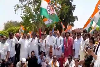 Congress protest on cancellation of trains in Raipur