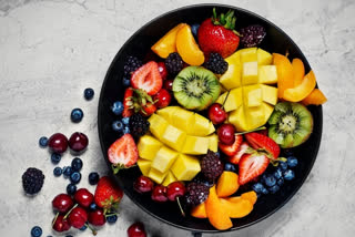 8 Fruits to keep you hydrated in summers, summer fruits, healthy foods for summers, summer health tips, summer diet tips, healthy lifestyle tips