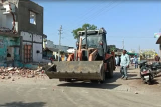 हिंसा ग्रस्त इलाकों में चला अतिक्रमण रोधी अभियान