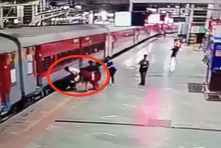 RPF personnel rescue passenger's life incident at Mumbai Central railway station