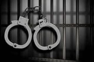 mobile-snatching-in-train-snatcher-arrested-in-delhi