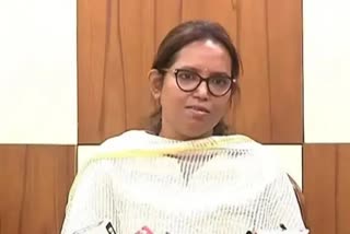 minister varsha gaikwad