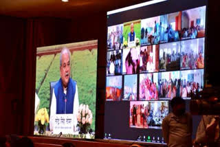 Agriculture minister virtually addresses farmers at 'Fasal Bima Pathshala'