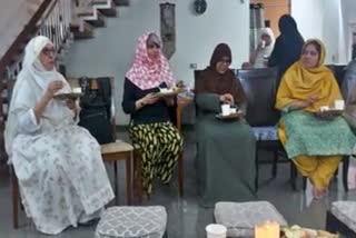 karnataka-non-muslim-women-wear-hijab-relish-iftar-feast-call-it-show-of-love