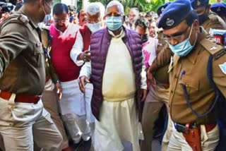 granting of bail to Lalu Prasad by the Special CBI court  illegal withdrawal from the Doranda treasury in the multi-crore fodder scam  Lalu Prasad counsel Prabhat Kumar said  has been undergoing treatment at Delhi AIIMS  Lalu Prasad is expected to reach Patna on April 30  ಇಂದು ಜೈಲಿನಿಂದ ಹೊರಬರಲಿರುವ ಆರ್​ಜೆಡಿ ಅಧ್ಯಕ್ಷ ಲಾಲು ಪ್ರಸಾದ್​ ಯಾದವ್​ ಆರ್​ಜೆಡಿ ಅಧ್ಯಕ್ಷ ಲಾಲು ಪ್ರಸಾದ್​ ಯಾದವ್​ಗೆ ಬಿಡುಗಡೆ ಭಾಗ್ಯ  ಬಹುಕೋಟಿ ಮೇವು ಹಗರಣದಲ್ಲಿ ಲಾಲು ಪ್ರಸಾದ್​ ಯಾದವ್​ಗೆ ಜೈಲು ಶಿಕ್ಷೆ  ಆರ್​ಜೆಡಿ ಅಧ್ಯಕ್ಷ ಲಾಲು ಪ್ರಸಾದ್​ ಯಾದವ್ ಸುದ್ದಿ