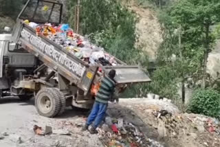 dumping garbage in Alaknanda river