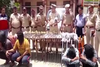 Maharashtra Police seize 89 swords from vehicle on Agra-Mumbai highway; 4 arrested  വാഹനത്തിൽ വാളുകൾ കടത്തിയ നാല് പേർ പിടിയിൽ  ആയുധക്കടത്ത്  Police seize 89 swords from vehicle from Agra-Mumbai highway
