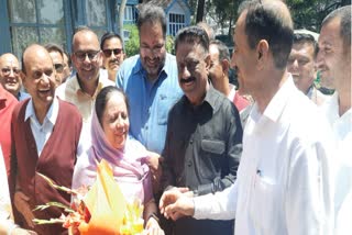 Kuldeep Singh congratulates Pratibha Singh