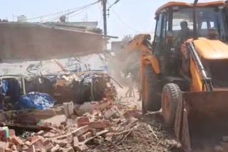 administration demolished house with bulldozer in katni