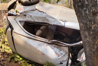 Car lost its balance to hit tree, one child dead, three injured in MP