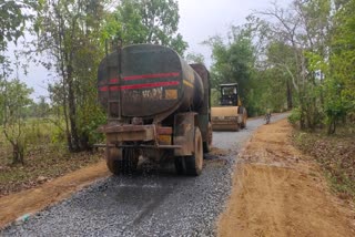 Naxalites set vehicle on fire in Narayanpur