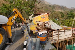 encroachment on Mussoorie Dehradun Road