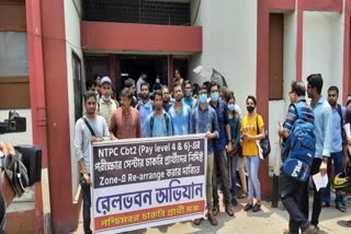 rail ntpc examinees show protest