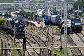 Power crisis  Indian railways has canceled 42 passenger trains  coal freight movement  ഇന്ധന പ്രതിസന്ധി രാജ്യത്ത് 42 പാസഞ്ചര്‍ ട്രെയിനുകള്‍ റദ്ദുചെയ്‌തു  തടസങ്ങളില്ലാതെ ഗുഡ്‌സ് ട്രെയിനുകള്‍ വേഗത്തില്‍ ഓടിച്ച് താപനിലയങ്ങളില്‍ കല്‍ക്കരിയെത്തിച്ച് ഇന്ധന ക്ഷാമം പരിഹരിക്കുന്നതിന്‍റെ ഭാഗമായാണ് നടപടി.