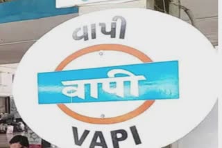 smuggling in Vapi: યુવકે શરીરના આ ભાગમાં સંતાડ્યું હતું લાખોનું સોનું, જાણીને તમને પણ નવાઈ લાગશે