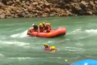 girls flowing in Ganges while rafting