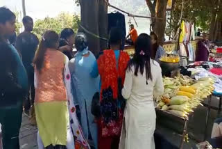 Women clashed over hand cart