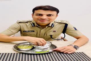 Raipur Police officers and employees ate bore basi