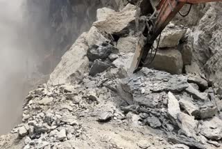 rock breaks on badrinath highway