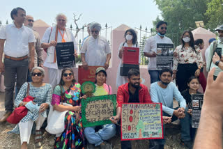 Social organizations protest against felling of trees