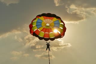 free-parasailing-at-jakkuru-aerodrome-jakkur